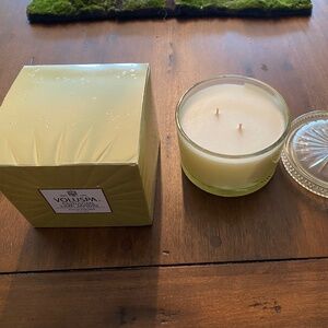 NWT Voluspa Peruvian Lime Jardin candle 11 oz